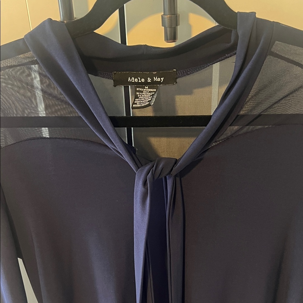 Elegant Navy Blouse with Sheer Accents - Picture 3 of 3